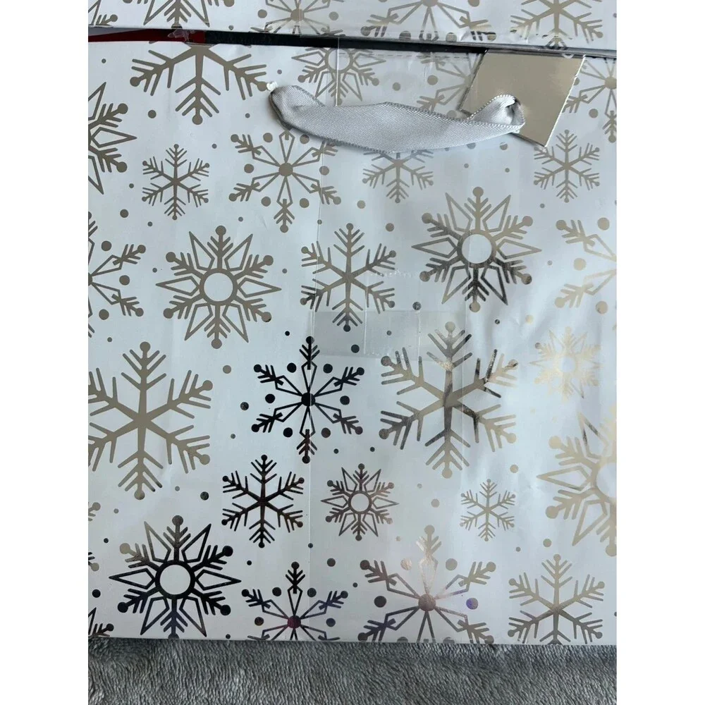 Set of 8  Christmas Gift Bags Happy Holidays  Metallic Holiday Bags